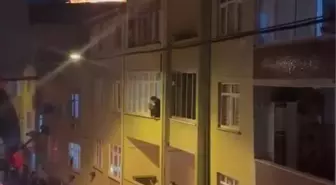 Esenler'de 4 Katlı Binanın Çatısında Yangın Çıktı