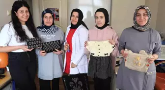 Elazığ'da Kadınlar El Sanatları Kursu ile Hem Öğreniyor Hem Sosyalleşiyor