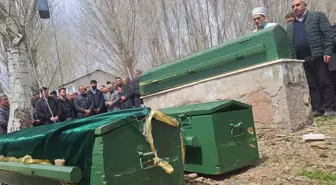 Elektrik Direğine Çarpan Araçta Üç Kişi Hayatını Kaybetti