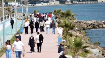 Güneşli Havada Tekirdağ'da Alkaya Sahili Kalabalıklaştı