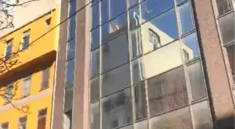 Beyoğlu'nda Ayakkabı Deposunda Yangın Çıktı