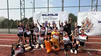 Cumhuriyet Ortaokulu Hokeyde Şampiyonluk Elde Etti