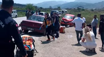 Manisa'nın Turgutlu İlçesinde Trafik Kazası: 4 Yaralı