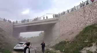 Batman'da Hemzemin Geçitte Kaza: 3 Yaralı