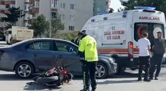 Bilecik'te Motosiklet ve Otomobil Çarpıştı: 1 Yaralı