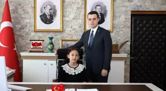 Çilimli Kaymakamı, Koltuğunu Çocuklara Devretti