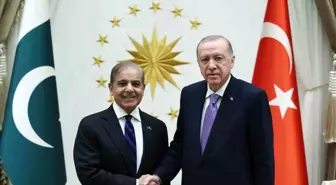Cumhurbaşkanı Recep Tayyip Erdoğan, Pakistan Başbakanı Şahbaz Şerif ile Cumhurbaşkanlığı Külliyesi'nde bir araya geldi.