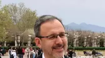 Mehmet Kasapoğlu'ndan 23 Nisan Kutlaması