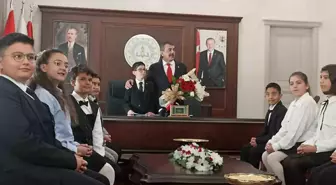 Milli Eğitim Bakanı, 23 Nisan'da Koltuğunu Öğrenciye Devretti