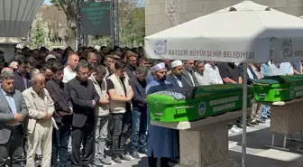 Kayseri'de Düşme Sonucu Hayatını Kaybeden Kadın Toprağa Verildi