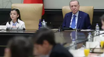 Cumhurbaşkanı Erdoğan, Külliye'de çocukları ağırladı