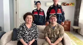 Down Sendromlu Efekan'a Jandarmadan Sıcak Ziyaret