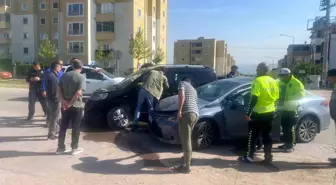 Kocaeli'de Trafik Kazası: 3 Yaralı