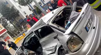 Isparta'da Otobüse Çarpan Araçta Sürücü Hayatını Kaybetti