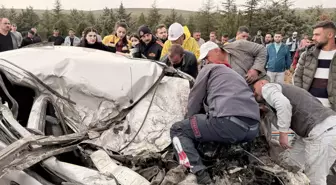 Tırla çarpışan otomobil hurdaya döndü: 1 ölü, 1 yaralı