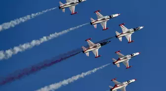 Türk Yıldızları'ndan Nefes Kesen Gösteri