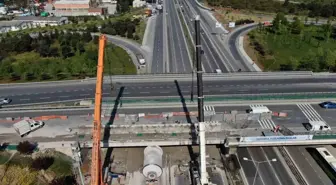 Tuzla'da E5 Karayolu'nda Tır Sıkıştı, Kilometrelerce Araç Kuyruğu Oluştu