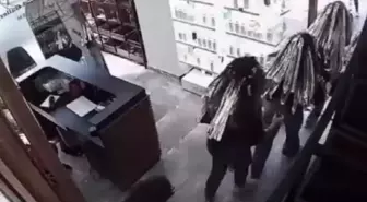 6.2'lik depreme saçlarını boyatırken yakalandılar