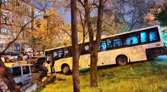 Ankara'da Park Halindeki Otobüs Freni Boşaldı
