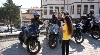 Kastamonu'da Motosiklet Tutkunları 23 Nisan İçin Çocukları Sevindirdi