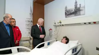 İstanbul Valisi Davut Gül Depremzedeleri Ziyaret Etti