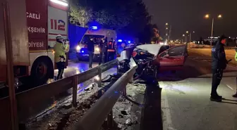Bariyerlere Çarpan Otomobil Alev Aldı, Sürücü İtfaiye ile Kurtarıldı