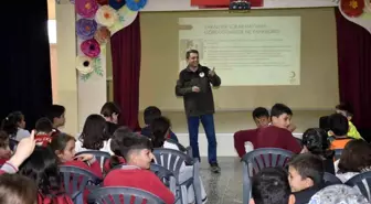 Öğrenciler sokak hayvanları konusunda bilgilendirildi