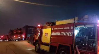 Sancaktepe'de Oto Galeri Sitesinde Yangın Çıktı
