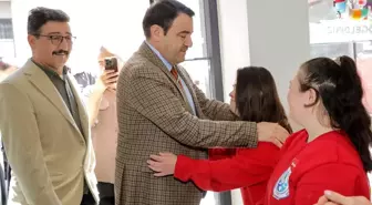 Kütahya Valisi Musa Işın, 'Bi Tebessüm Down Cafe'yi Ziyaret Etti