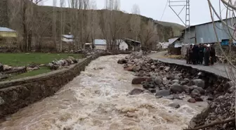 Oltu'da Taşkın: Yollar Tahrip Oldu, Taşkın Koruma Çalışmaları Zarar Gördü