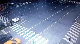 Kütahya'da deprem anı güvenlik kameralarına yansıdı
