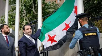 Yeni bayrak ilk kez BMGK'da göndere çekildi! Suriye'den tarihi oturumda kritik İsrail uyarısı