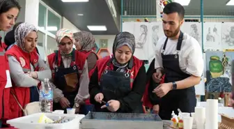 Balıkesir'de gönüllü gençlerden çevre temizliği