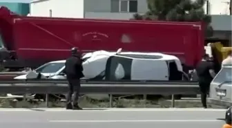 Sakarya'da Trafik Kazası: İki Otomobil Çarpıştı