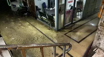 Diyarbakır'da Dolu ve Sağanak Pasajı Su Bastı