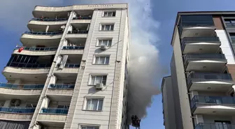 Manisa'da Apartman Yangını: 6 Kişi Hastaneye Kaldırıldı