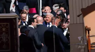 Papa Franciscus, 250 Bin Kişinin Katılımıyla Defnedildi