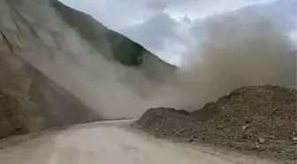 Şavşat'ta Heyelan: Yolu Ulaşıma Kapattı