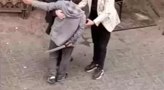 Beyoğlu'nda Döner Bıçağıyla Saldırı: Şüpheli Tutuklandı