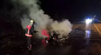 Van'da Kaza Sonrası Yanan Otomobile İtfaiye Müdahale Etti