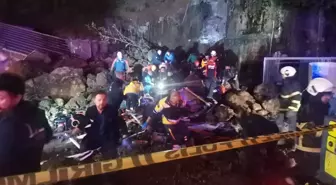 Samsun'da Heyelan: Bir Aile Aracında Sıkıştı