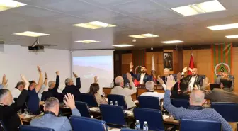 ALTSO'dan Alanyaspor'a Destek: Meclis Üyelerine Atkı Dağıtıldı