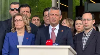 Özgür Özel, Sırrı Süreyya Önder'i Hastanede Ziyaret Etti