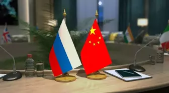 Çin ve Rusya Dışişleri Bakanları BRICS Toplantısında Bir Araya Geldi