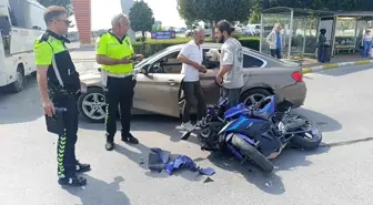 Antalya'da Motosiklet Otomobille Çarpıştı, Sürücü Yaralandı