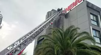 Otelde yangın paniği! Binadakiler tahliye edildi