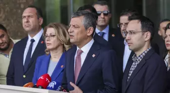 Özgür Özel, Sırrı Süreyya Önder'i Hastanede Ziyaret Etti
