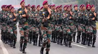 Pakistan ile savaşın eşiğine gelen Hindistan'da orduya 'operasyon' izni