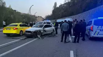 Bitlis'te minibüs ile otomobil kafa kafaya çarpıştı