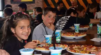 Köy Okullarına Pizza İkramı